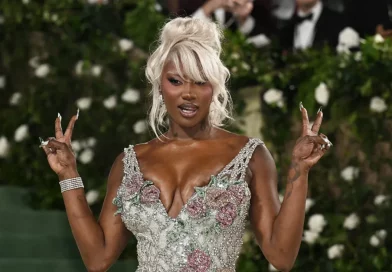 Aya Nakamura : La chanteuse franco-malienne fait sensation au Met Gala à New York